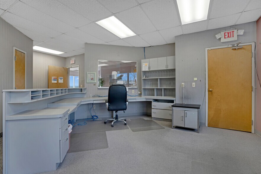 More Photos Of 1656 Oak Tree Rd, Edison Medical For Lease