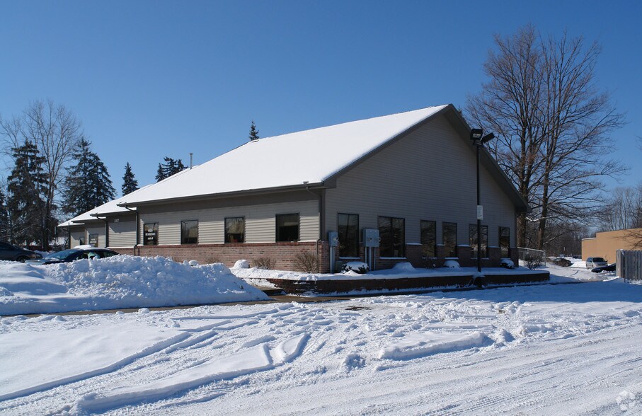 More Photos Of 2357 Delhi Commerce Dr, Holt Office For Lease