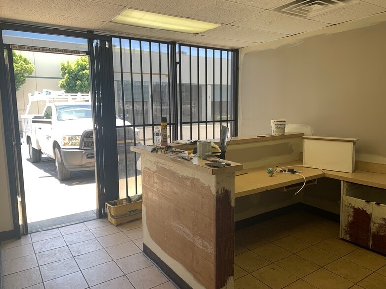 More Photos Of 100 S Reservoir St, Pomona Warehouse For Lease