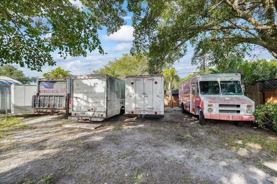 More Photos Of 342 N Orlando Ave, Cocoa Beach Light Manufacturing For Sale