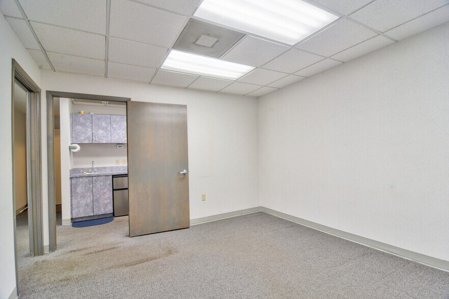 More Photos Of 3275 66th St N, Saint Petersburg Medical For Sale