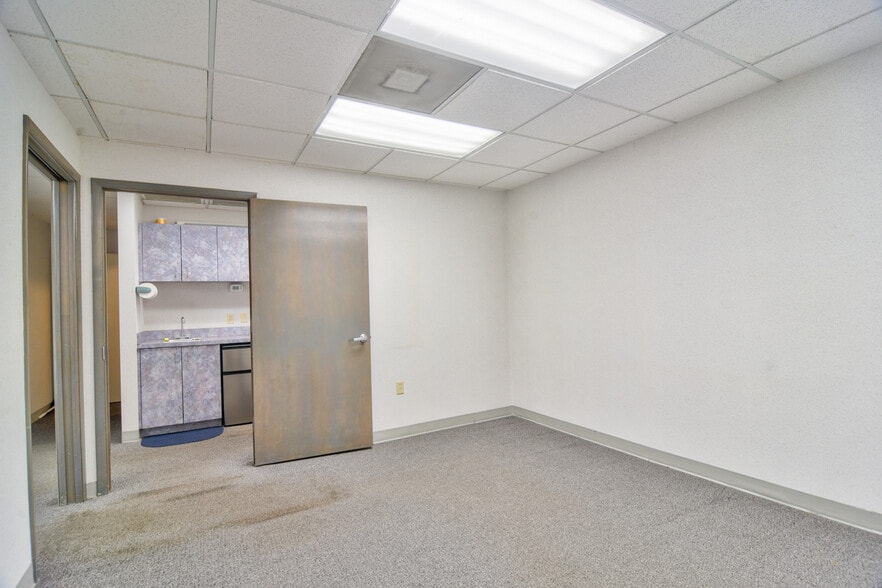 More Photos Of 3275 66th St N, Saint Petersburg Medical For Sale