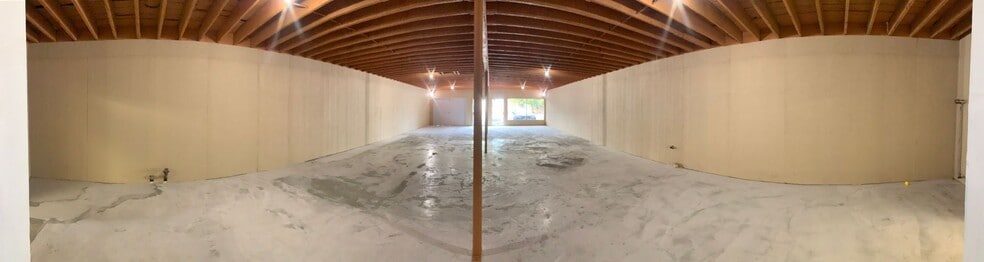 More Photos Of 2113 E Cesar Chavez St, Austin Freestanding For Lease
