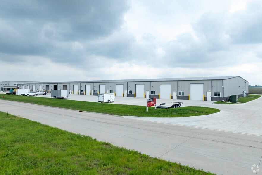 More Photos Of 1311 NW Laurel St, Elkhart Truck Terminal For Lease