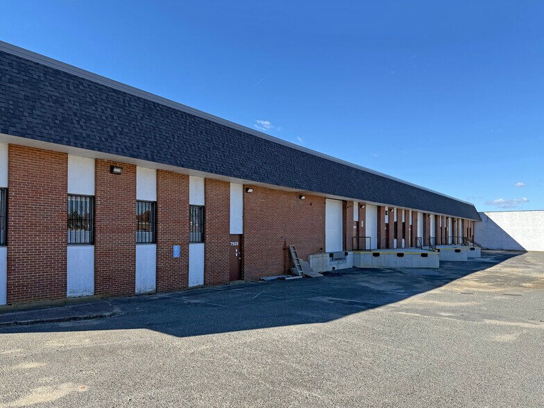More Photos Of 7925-7929 Parston Dr, District Heights Warehouse For Lease