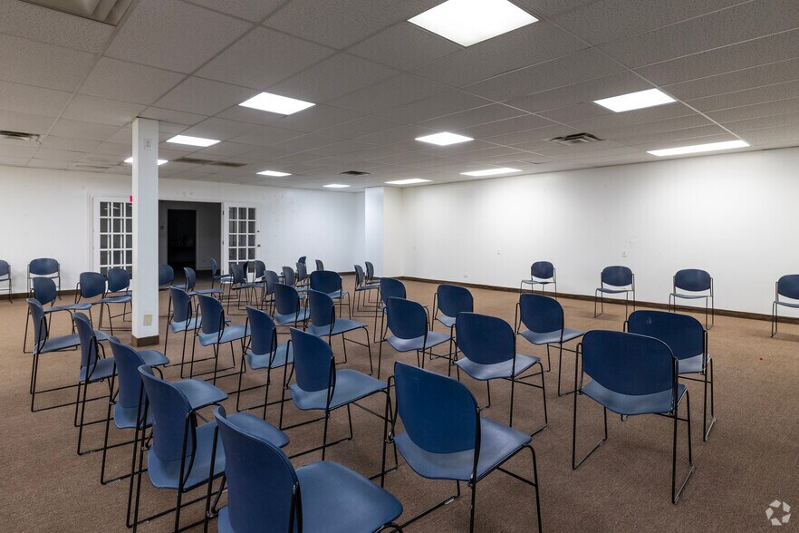More Photos Of 5744 W Irving Park Rd, Chicago Office Residential For Sale