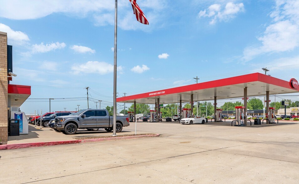More Photos Of 2351 W Sunset Ave, Springdale Convenience Store For Sale
