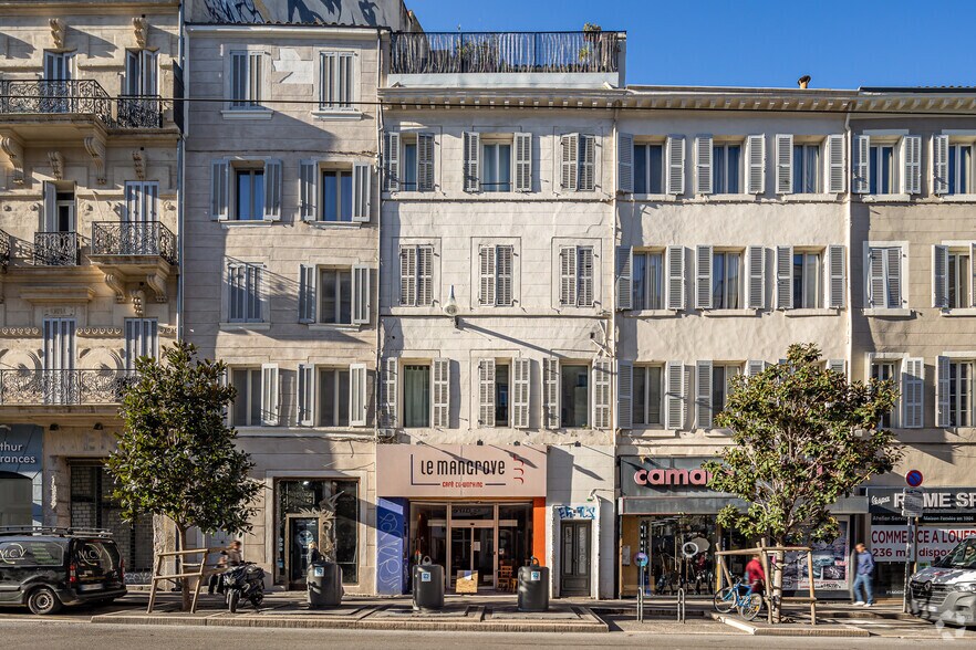 Primary Photo Of 154 Rue De Rome, Marseille General Retail For Sale