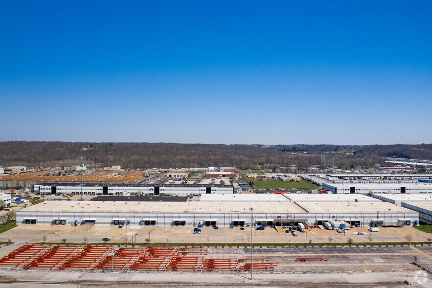 More Photos Of 2012 Corporate 44 Dr, Fenton Unknown For Lease