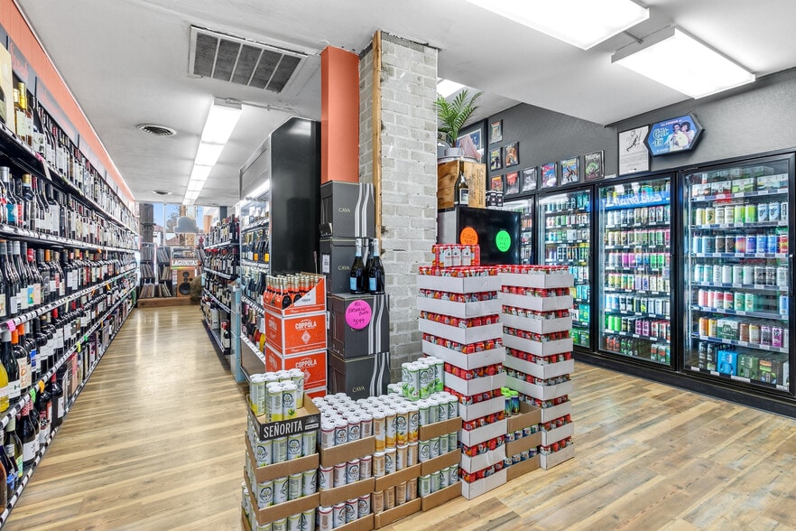 More Photos Of 664 Grand Ave, Saint Paul Storefront Retail Residential For Sale