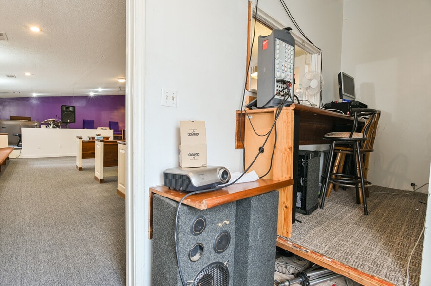 More Photos Of 2766 White Oak Dr, Decatur Religious Facility For Sale