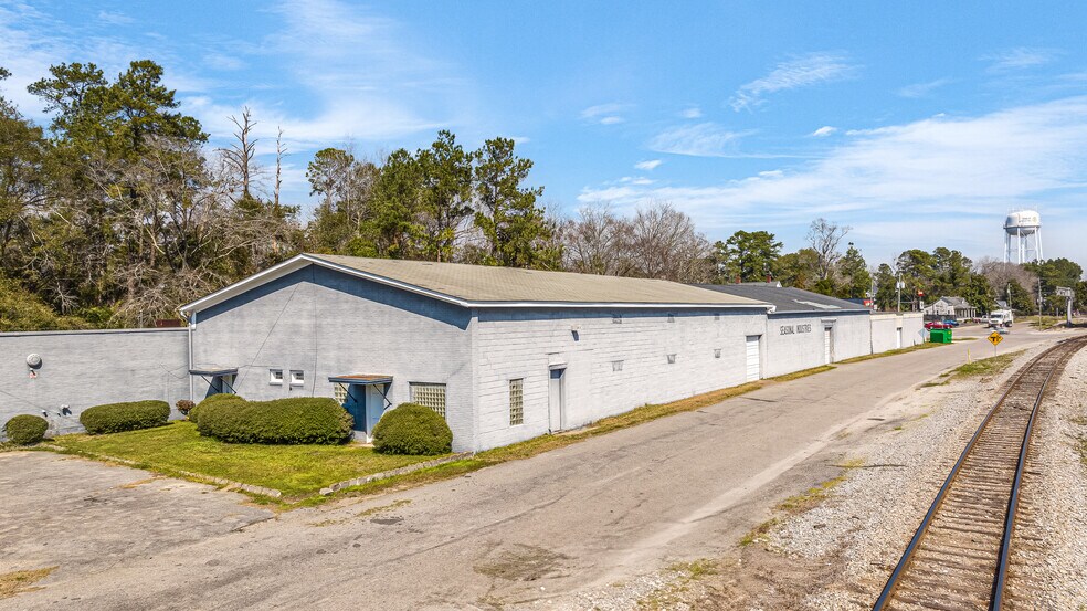 More Photos Of 1000 Gilway St, Holly Hill Light Distribution For Sale