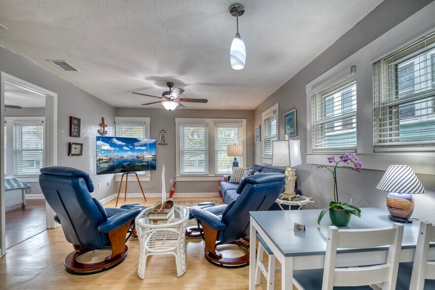 More Photos Of 304 15th St W, Bradenton Specialty For Sale