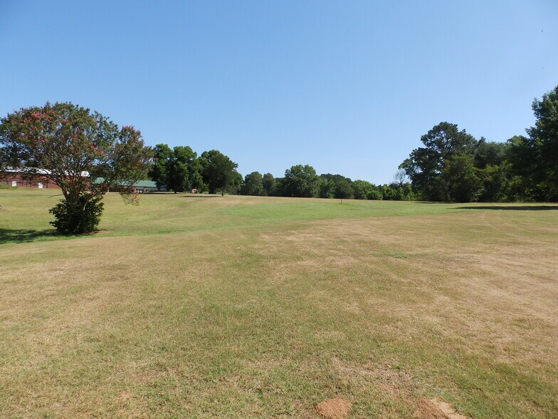 More Photos Of 2130 Country Club Rd, Palestine Golf Course Driving Range For Sale