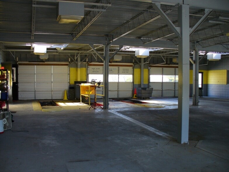More Photos Of 3030 University Dr, Huntsville Carwash For Sale
