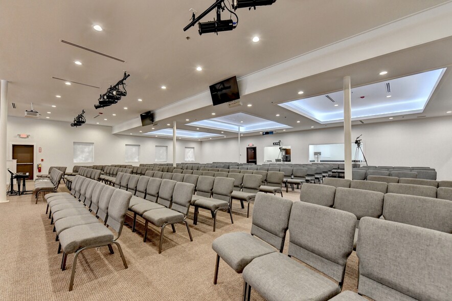 More Photos Of 3274 Medlock Bridge Rd, Peachtree Corners Flex For Sale