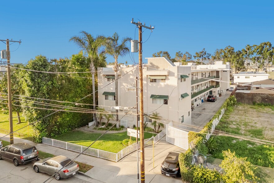 More Photos Of 11725 Gilmore St, North Hollywood Apartments For Sale