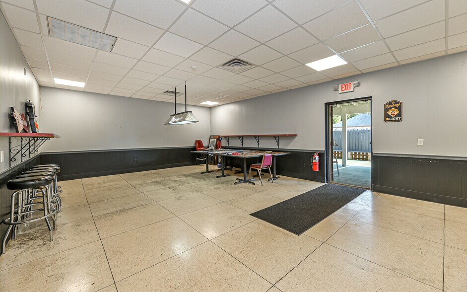 More Photos Of 2615 Freeport Rd, Natrona Heights Bar For Lease