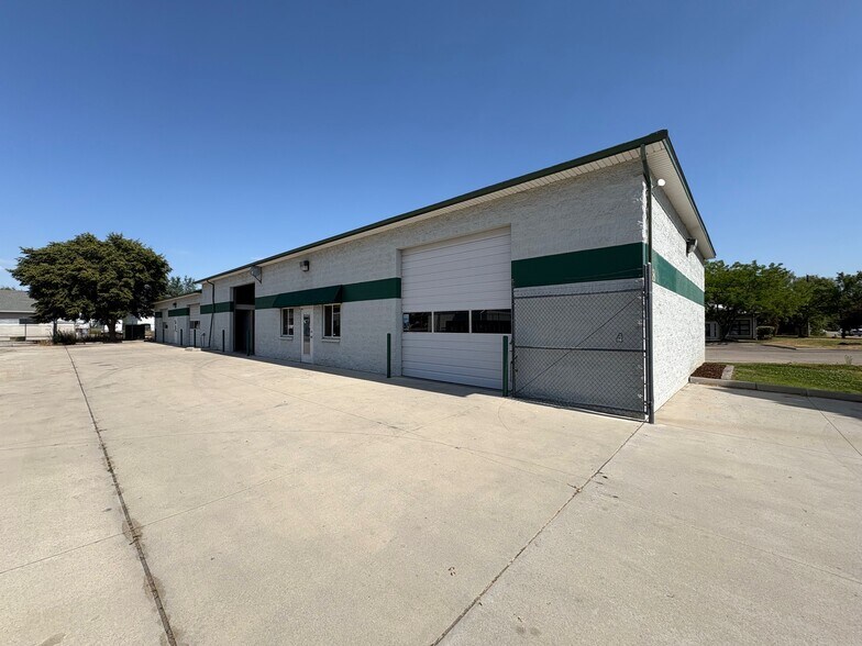 More Photos Of 218 E 50th St, Garden City Warehouse For Lease