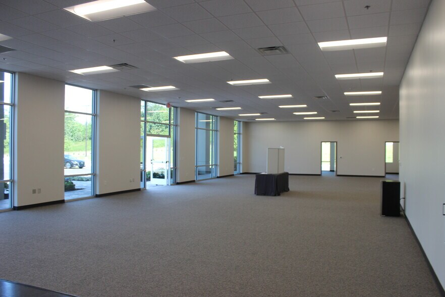 More Photos Of 200 NE Logistics Pky, White Unknown For Lease