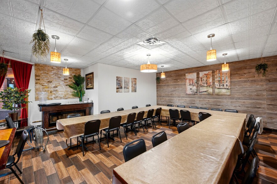 More Photos Of 162-170 W Main St, Whitewater Storefront Retail Residential For Sale