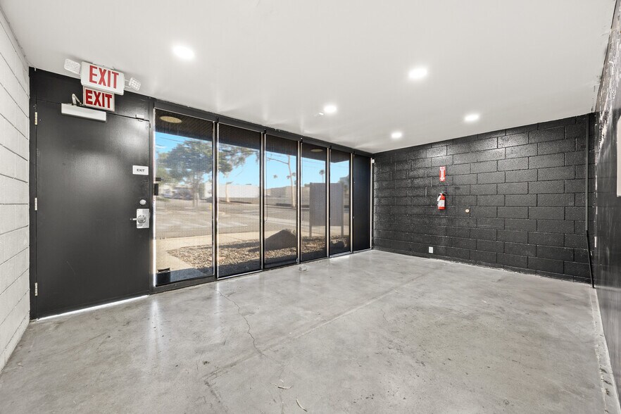 More Photos Of 2702 Saint Louis Ave, Signal Hill Warehouse For Lease