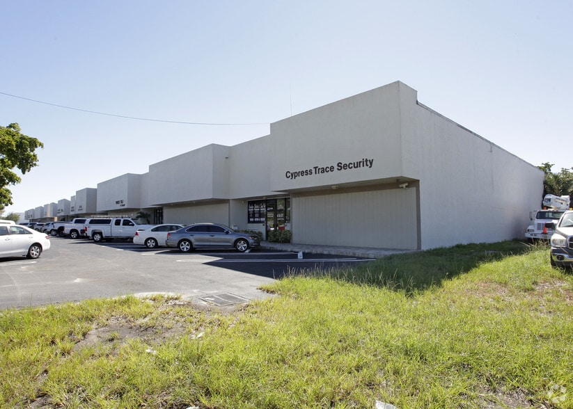 More Photos Of 12350-12360 Wiles Rd, Coral Springs Warehouse For Lease