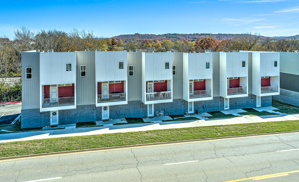 Primary Photo Of 1512 S Razorback Rd, Fayetteville Apartments For Sale