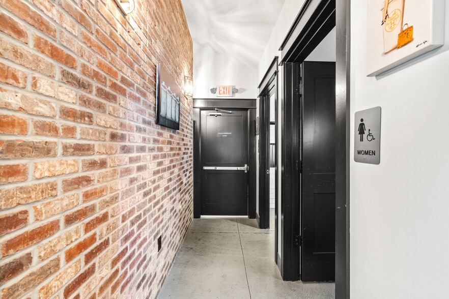 More Photos Of 8026 E Main St, Ridgeland General Retail For Sale