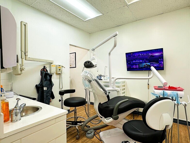 More Photos Of 8237 Fredericksburg Rd, San Antonio Medical For Sale