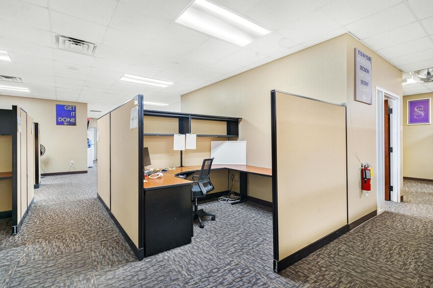 More Photos Of 1904 Thomas Ave, Leesburg Office For Sale