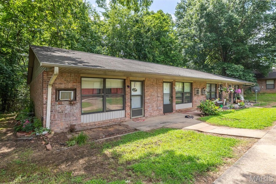 More Photos Of 2733 Holly Trl, Poplar Bluff Apartments For Sale