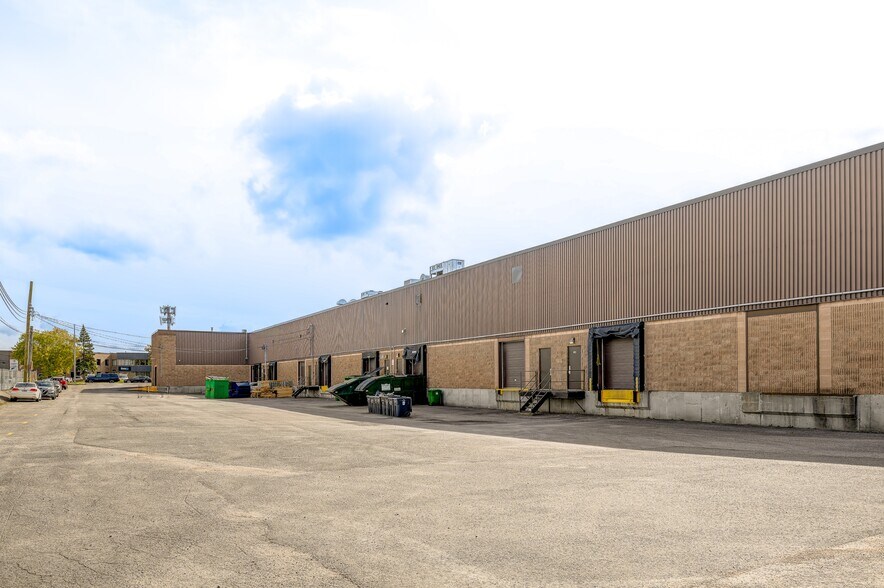 More Photos Of 601-623 Rue McCaffrey, Montréal Distribution For Lease