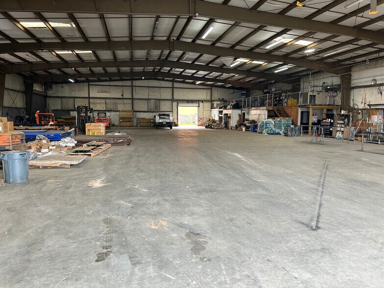 More Photos Of 405 Old Mill Rd, Cartersville Warehouse For Sale