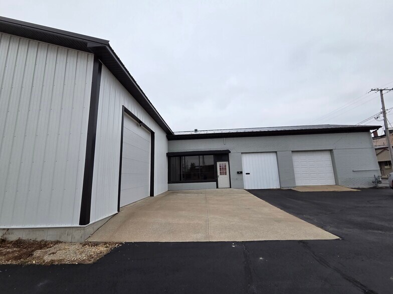 More Photos Of 519 Lincoln Ave, Rochelle Freestanding For Sale