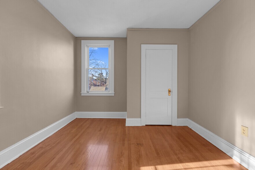 More Photos Of 45 School St, Hartford Apartments For Sale