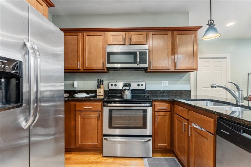 More Photos Of 260 A Washington Ave, Albany Apartments For Sale