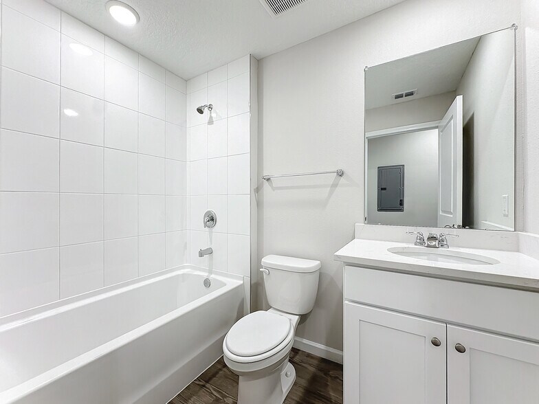 More Photos Of 6421 Breezy Oaks Way, Jacksonville Apartments For Sale