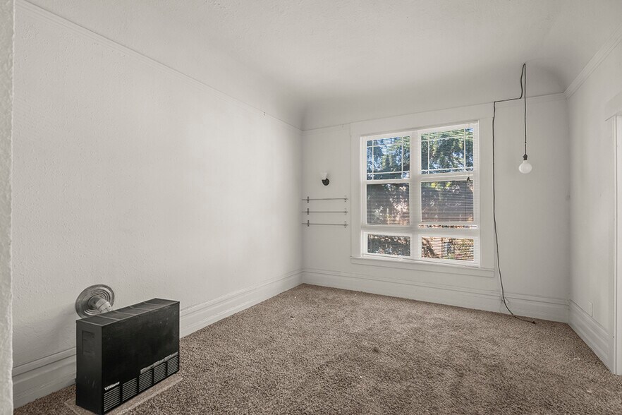 More Photos Of 322 Athol Ave, Oakland Multifamily For Sale