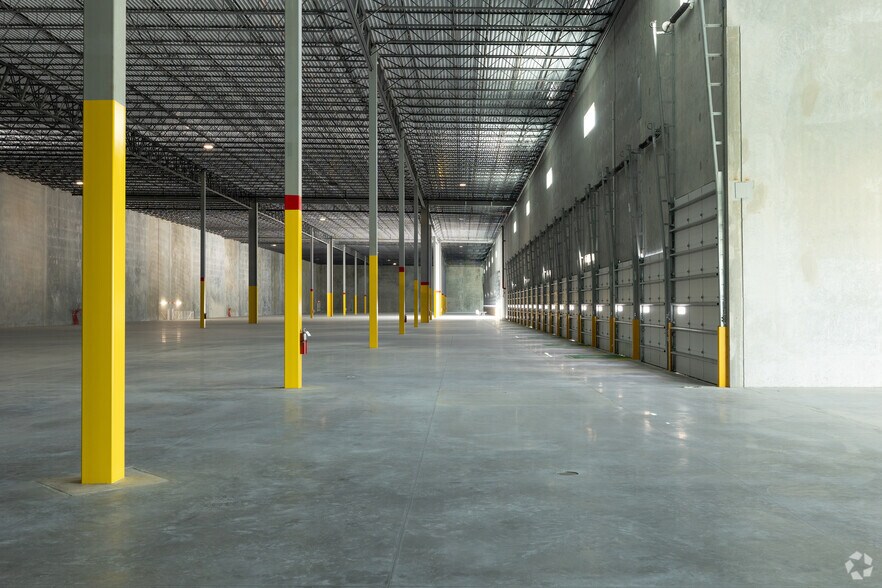 More Photos Of 2260 NW 27th Ave, Miami Refrigeration Cold Storage For Lease