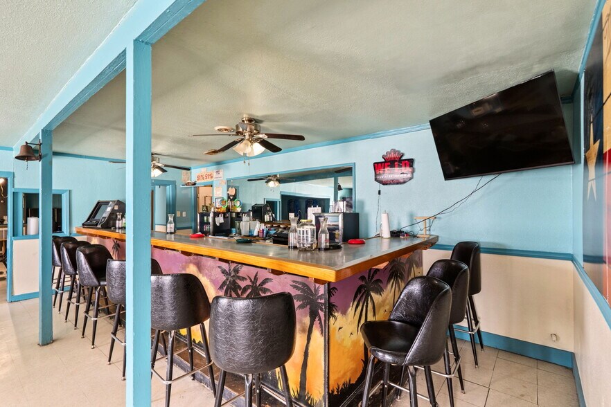 More Photos Of 12605 Highway 6, Santa Fe Bar For Sale