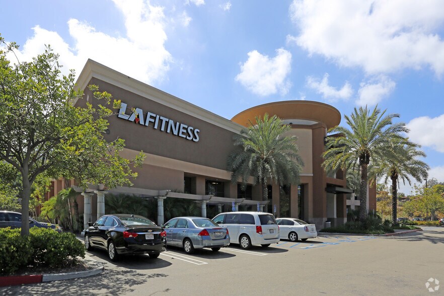 More Photos Of 680 Hacienda Dr, Vista Health Club For Lease