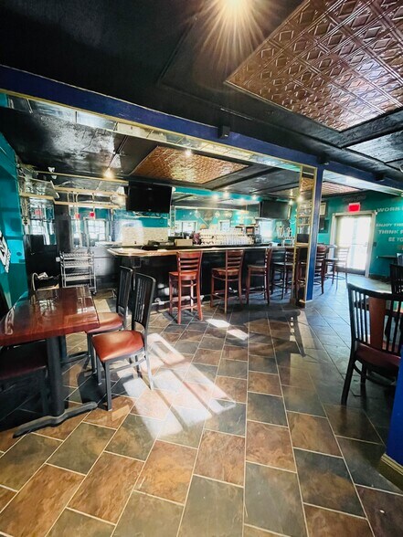 More Photos Of 85 Taft Ave, Arlington Restaurant For Lease