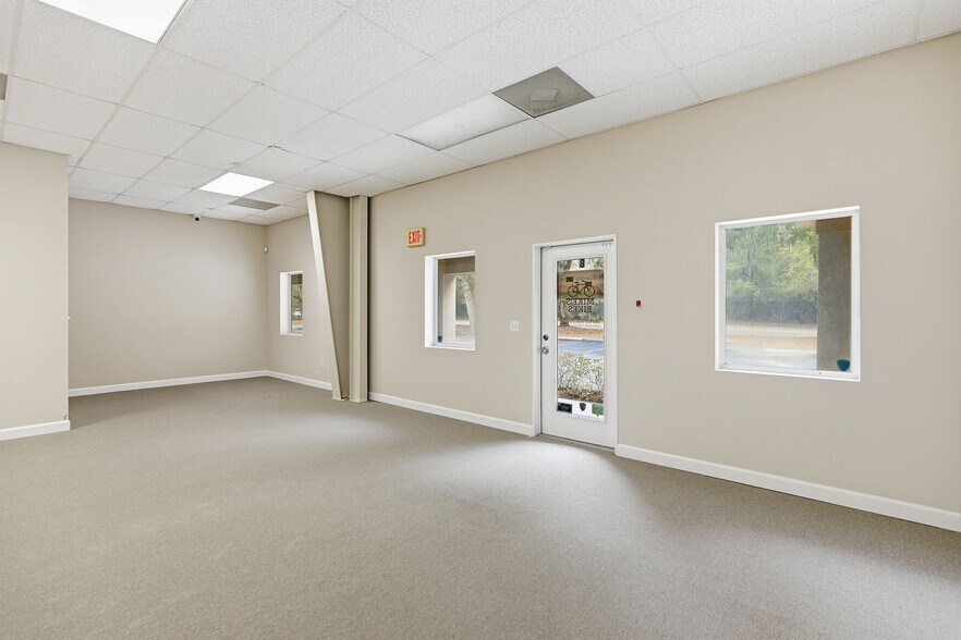 More Photos Of 136 Beach City Rd, Hilton Head Flex For Lease