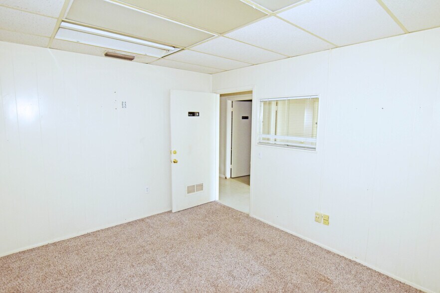 More Photos Of 1003 S County Rd W, Odessa Office For Lease