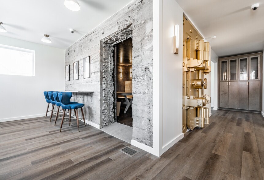 More Photos Of 2506 E Washington St, Indianapolis Storefront Retail Office For Sale