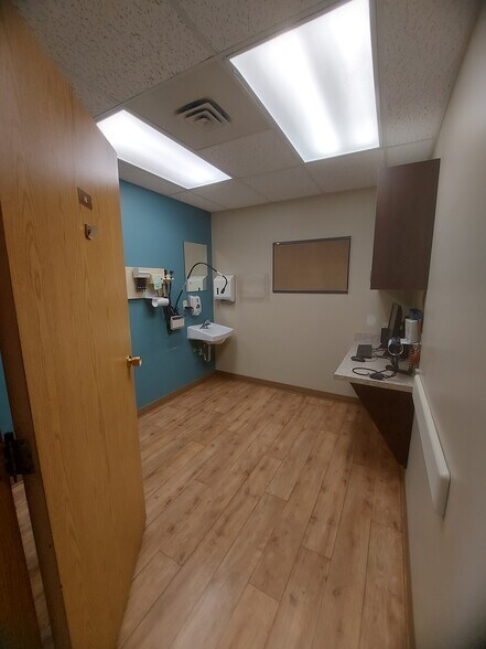 More Photos Of 4705 48 Ave, Red Deer Medical For Lease