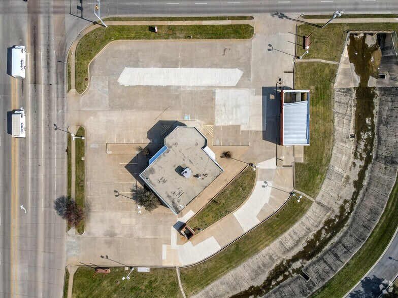 More Photos Of 5115 S Mingo Rd, Tulsa Convenience Store For Lease