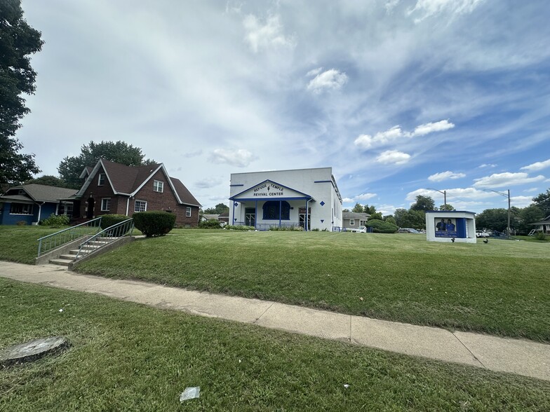 More Photos Of 2245 E Riverside Dr, Indianapolis Religious Facility For Sale