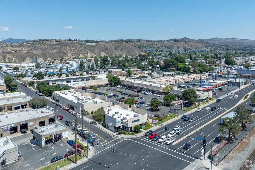 More Photos Of 20655 Soledad Canyon Rd, Santa Clarita Restaurant For Lease